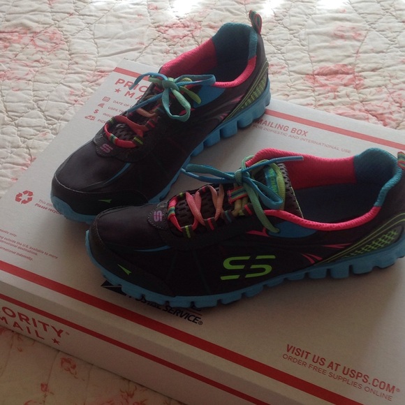 do skechers do half sizes